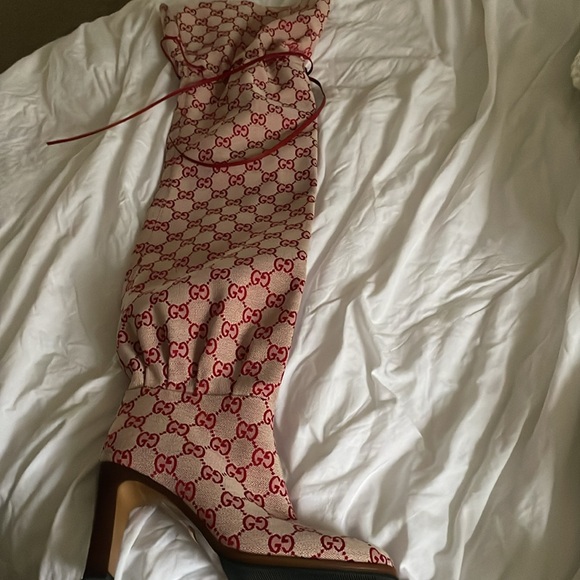 Only worn once for a concert. - Picture 4 of 4